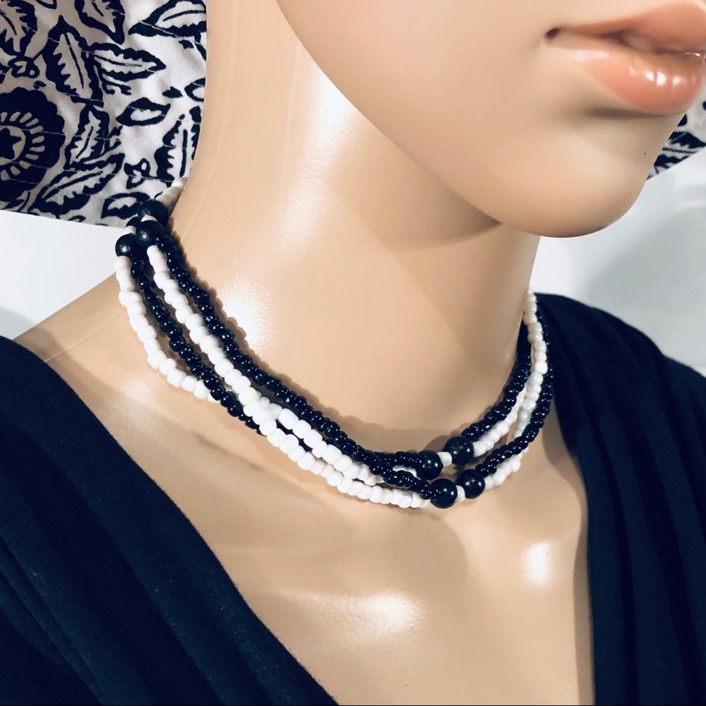 Beaded Stone Necklace in Black & White - Picture 2 of 7